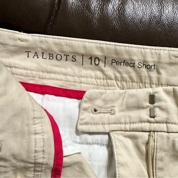 Talbots Perfect Shorts 4.5 inseam in Khaki Size 10 - Picture 3 of 3